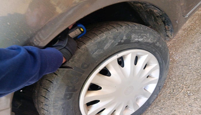 2012 Maruti Ritz VXI, Petrol, Manual, 1,40,131 km, tyre