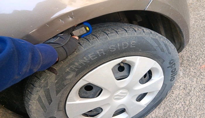 2012 Maruti Ritz VXI, Petrol, Manual, 1,40,131 km, tyre