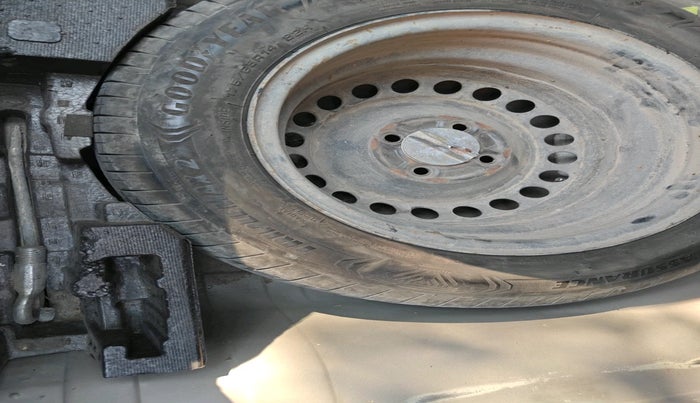 2014 Honda Amaze 1.5L I-DTEC S, Diesel, Manual, 1,22,004 km, tyre