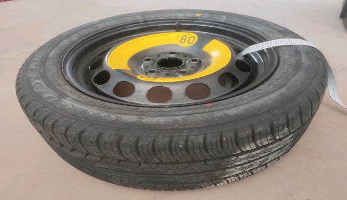 2018 Skoda Superb L&K 1.8 TSI AT, Petrol, Automatic, 44,323 km, tyre