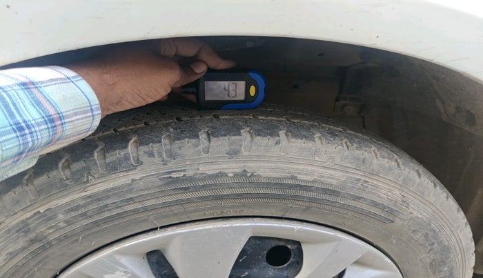 2012 Maruti Swift VXI, CNG, Manual, 1,50,008 km, tyre