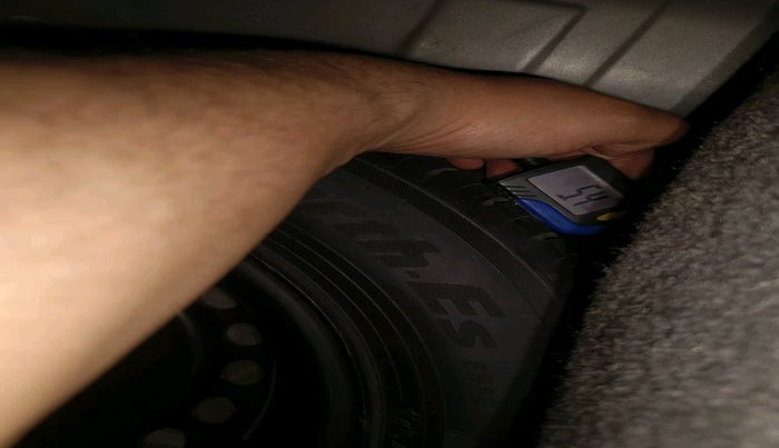 2013 Honda Brio S MT, Petrol, Manual, 1,00,741 km, tyre