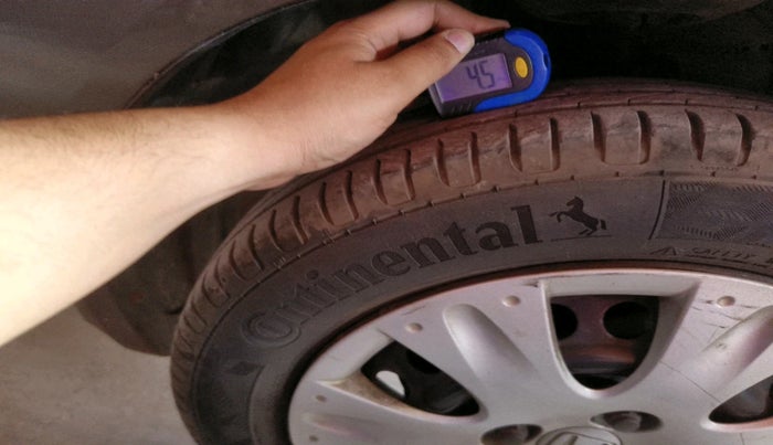 2013 Honda Brio S MT, Petrol, Manual, 1,00,741 km, tyre