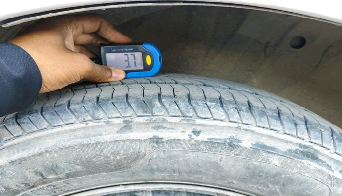 2013 Hyundai i20 ERA 1.2, Petrol, Manual, 1,31,612 km, tyre