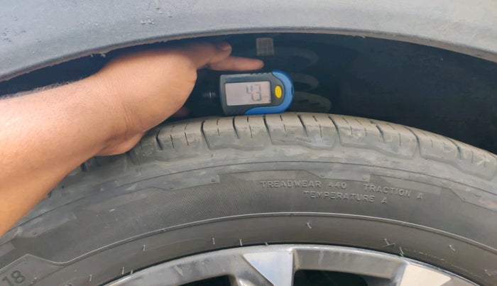 2022 Mahindra XUV700 AX 7 LUXURY D AT 7 STR, Diesel, Automatic, 1,07,640 km, tyre