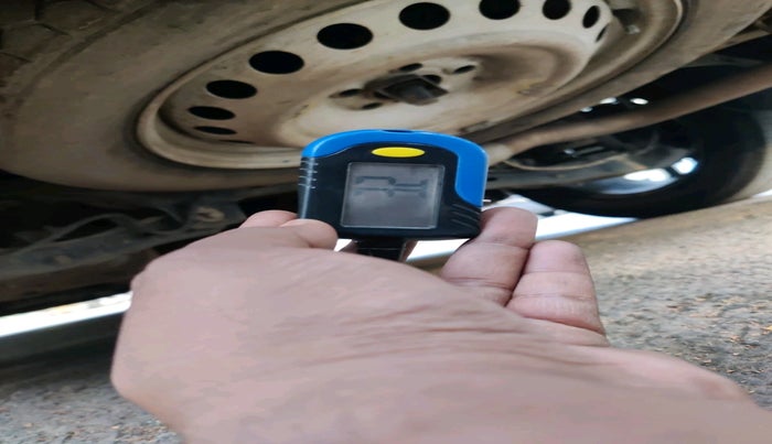 2022 Mahindra XUV700 AX 7 LUXURY D AT 7 STR, Diesel, Automatic, 1,07,640 km, tyre