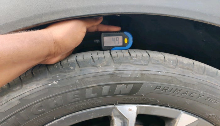 2022 Mahindra XUV700 AX 7 LUXURY D AT 7 STR, Diesel, Automatic, 1,07,640 km, tyre