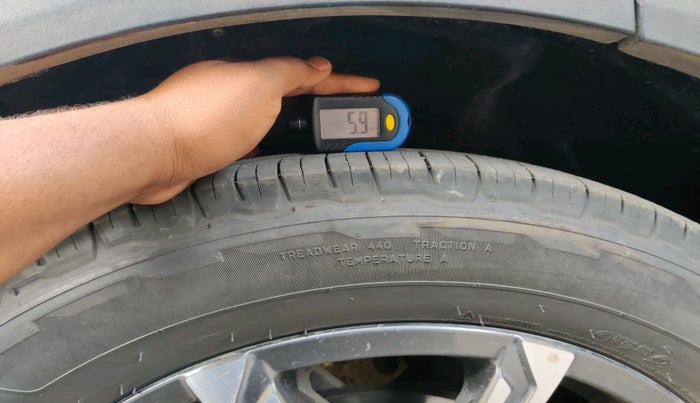 2022 Mahindra XUV700 AX 7 LUXURY D AT 7 STR, Diesel, Automatic, 1,07,640 km, tyre