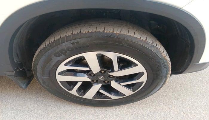 2021 Tata Harrier XZA PLUS 2.0L, Diesel, Automatic, 49,699 km, tyre