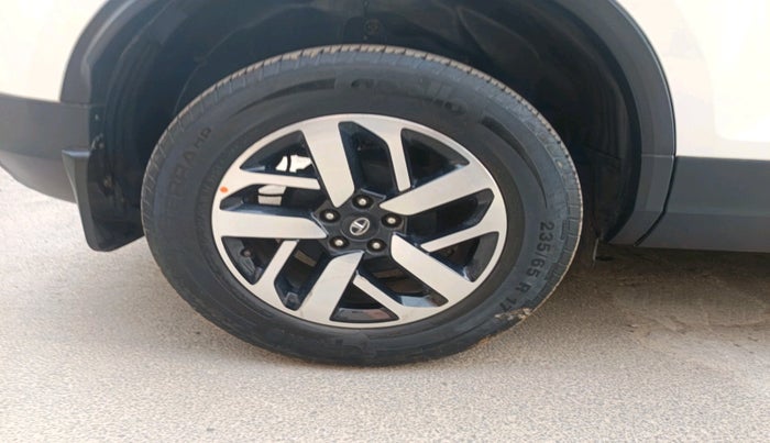 2021 Tata Harrier XZA PLUS 2.0L, Diesel, Automatic, 49,699 km, tyre