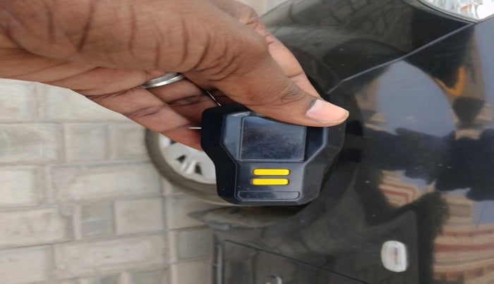 2013 Fiat Linea CLASSIC 1.4 L, Petrol, Manual, 6,899 km, tyre