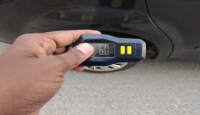 2013 Fiat Linea CLASSIC 1.4 L, Petrol, Manual, 6,899 km, tyre