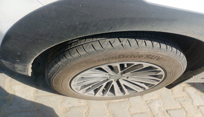 2025 Mahindra XUV 3XO MX3 1.2 L TCMPFi, Petrol, Manual, 8,919 km, tyre