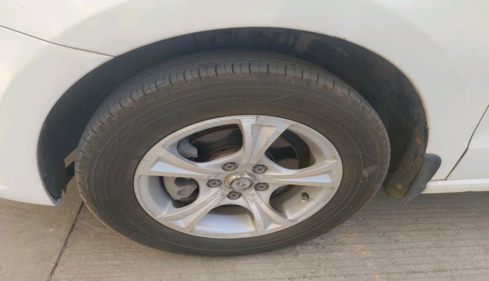 2013 Skoda Rapid AMBITION 1.6 MPI MT, Petrol, Manual, 96,127 km, tyre