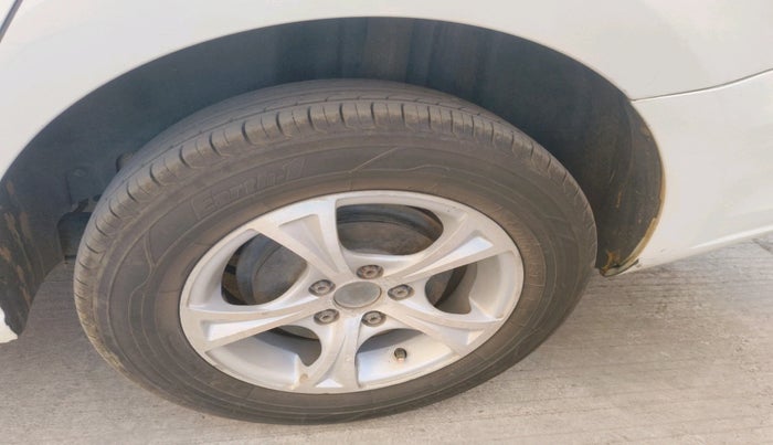 2013 Skoda Rapid AMBITION 1.6 MPI MT, Petrol, Manual, 96,127 km, tyre