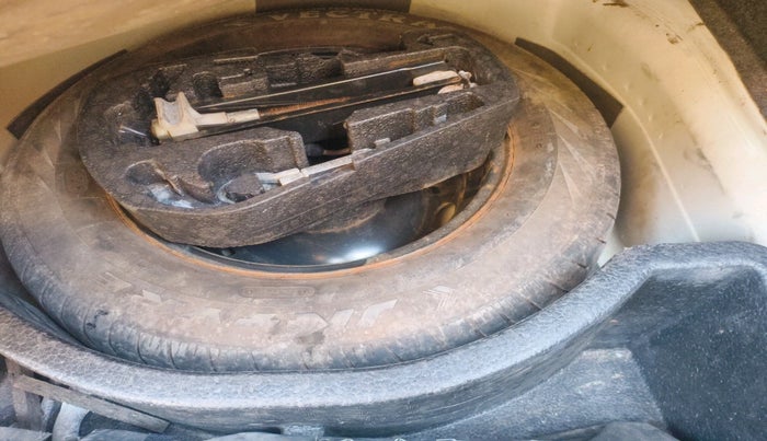 2013 Skoda Rapid AMBITION 1.6 MPI MT, Petrol, Manual, 96,127 km, tyre