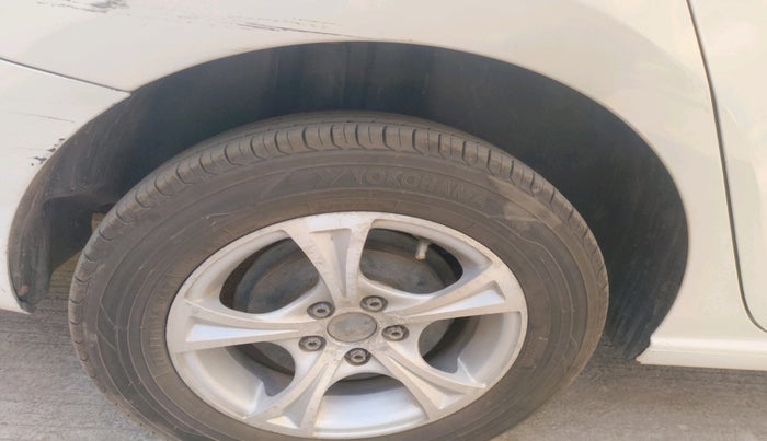 2013 Skoda Rapid AMBITION 1.6 MPI MT, Petrol, Manual, 96,127 km, tyre