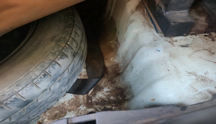 2013 Hyundai Santro Xing GL PLUS, CNG, Manual, 1,90,367 km, tyre