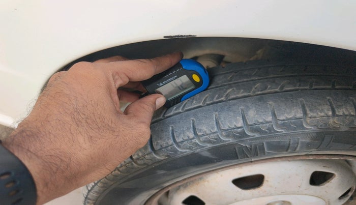 2013 Hyundai Santro Xing GL PLUS, CNG, Manual, 1,90,367 km, tyre