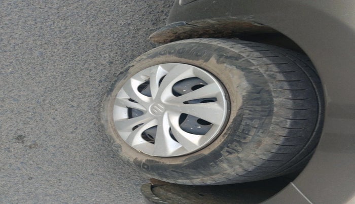 2021 Maruti Swift VXI, Petrol, Manual, 75,022 km, tyre