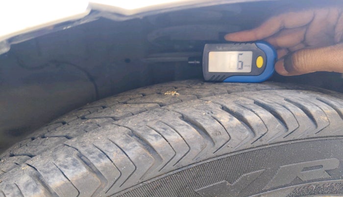 2011 Toyota Etios V, Petrol, Manual, 68,730 km, tyre