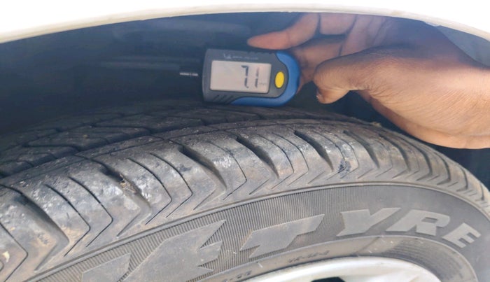 2011 Toyota Etios V, Petrol, Manual, 68,730 km, tyre