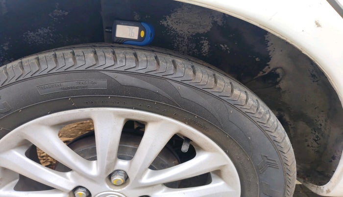 2011 Toyota Etios V, Petrol, Manual, 68,730 km, tyre