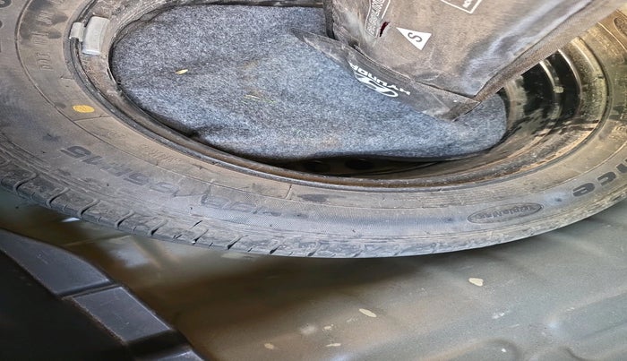 2025 Hyundai VENUE S 1.2, Petrol, Manual, 28,802 km, tyre