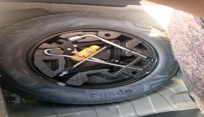 2022 Tata PUNCH CREATIVE  1.2 RTN DUAL TONE, Petrol, Manual, 63,068 km, tyre