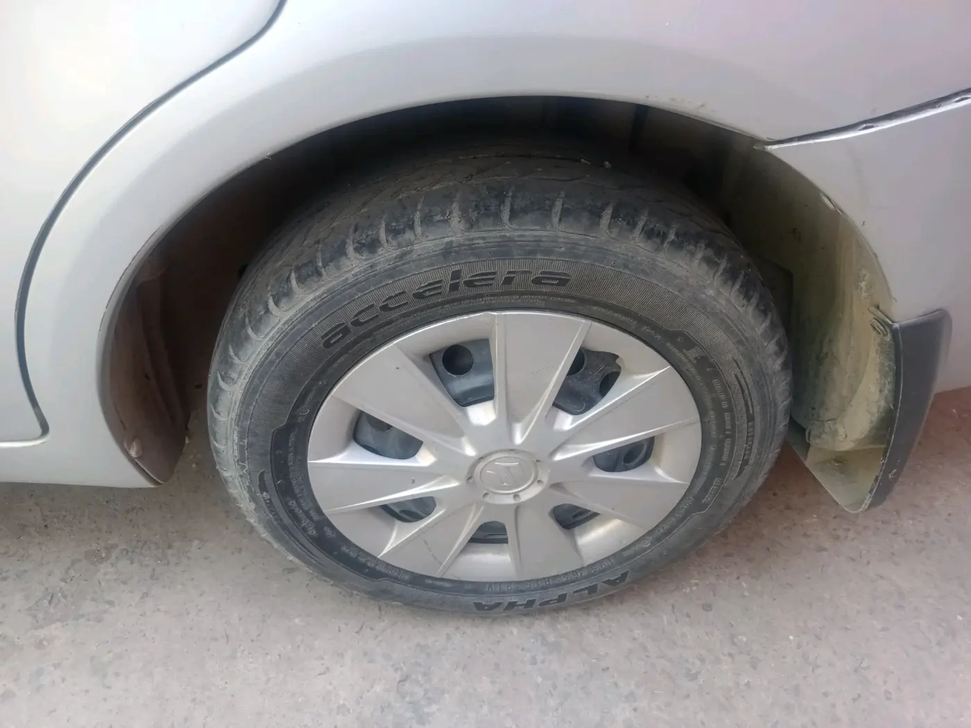 2011 Maruti SX4 VXI, Petrol, Manual, 86,558 km, tyre