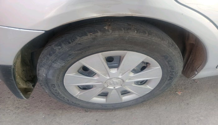 2011 Maruti SX4 VXI, Petrol, Manual, 86,558 km, tyre