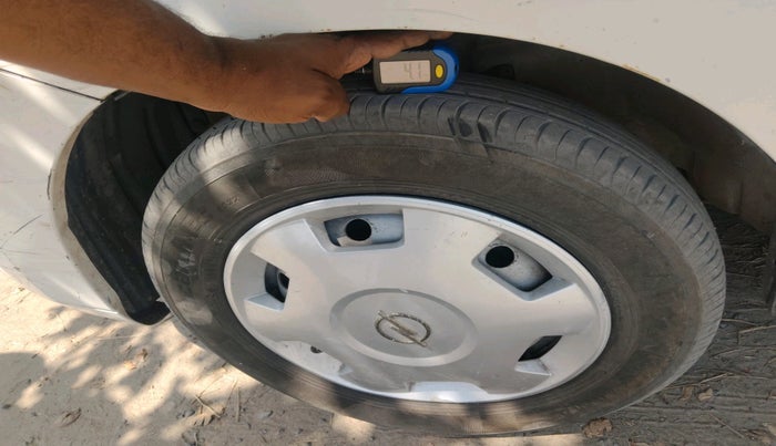 2011 Maruti Wagon R 1.0 LXI, CNG, Manual, 77,526 km, tyre
