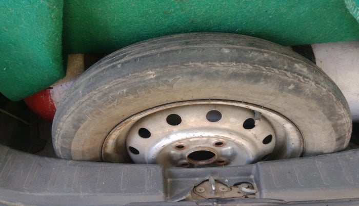 2011 Maruti Wagon R 1.0 LXI, CNG, Manual, 77,526 km, tyre