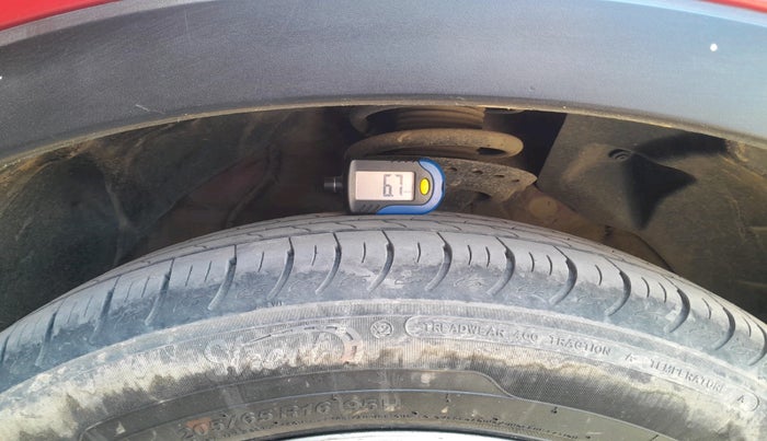 2021 Mahindra XUV300 W4 1.5 DIESEL, Diesel, Manual, 1,57,979 km, tyre