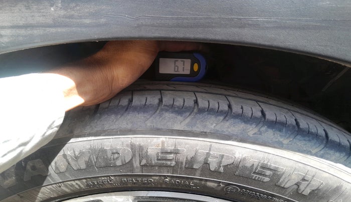 2021 Mahindra XUV300 W4 1.5 DIESEL, Diesel, Manual, 1,57,979 km, tyre