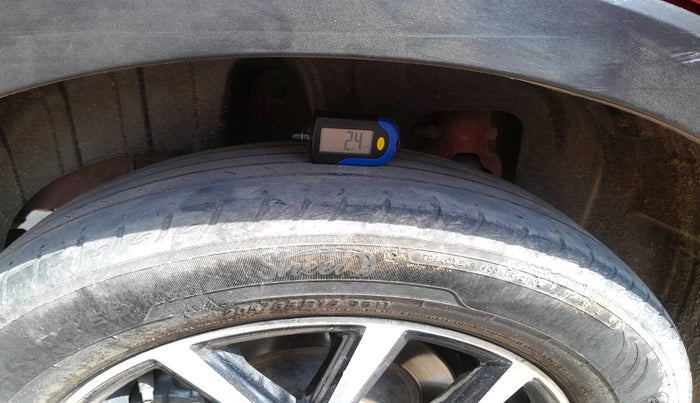 2021 Mahindra XUV300 W4 1.5 DIESEL, Diesel, Manual, 1,57,979 km, tyre