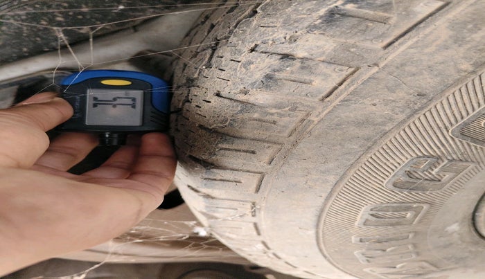 2011 Mahindra Xylo E4 BS-III, Diesel, Manual, 86,799 km, tyre