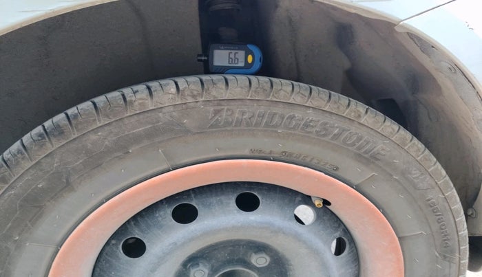 2015 Maruti Swift VDI, Diesel, Manual, 80,673 km, tyre