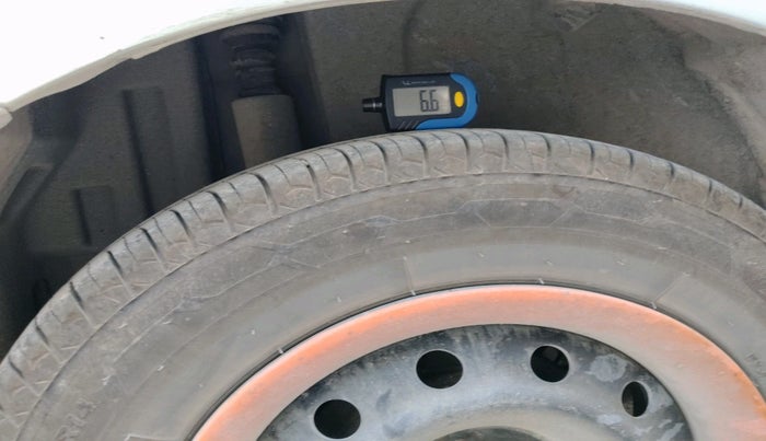 2015 Maruti Swift VDI, Diesel, Manual, 80,673 km, tyre