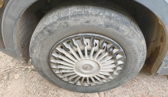 2023 Mahindra XUV300 W4 1.2 PETROL, Petrol, Manual, 67,324 km, tyre