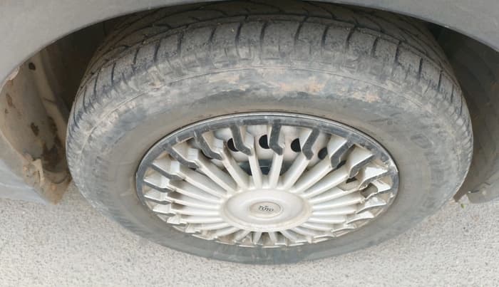 2023 Mahindra XUV300 W4 1.2 PETROL, Petrol, Manual, 67,324 km, tyre