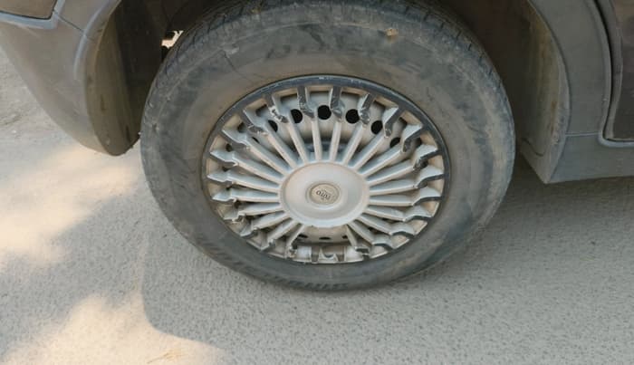 2023 Mahindra XUV300 W4 1.2 PETROL, Petrol, Manual, 67,324 km, tyre