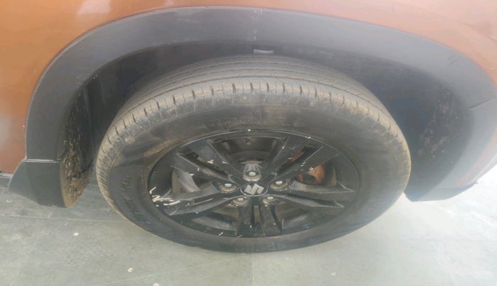 2018 Maruti Vitara Brezza ZDI PLUS AT DUAL TONE, Diesel, Automatic, 77,438 km, tyre