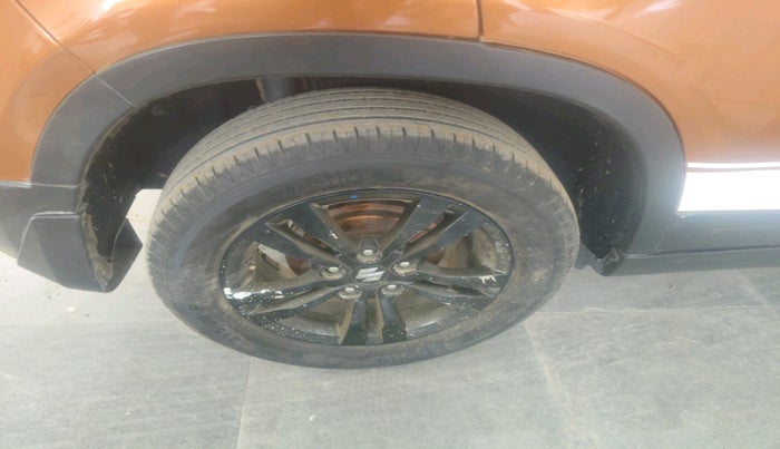 2018 Maruti Vitara Brezza ZDI PLUS AT DUAL TONE, Diesel, Automatic, 77,438 km, tyre