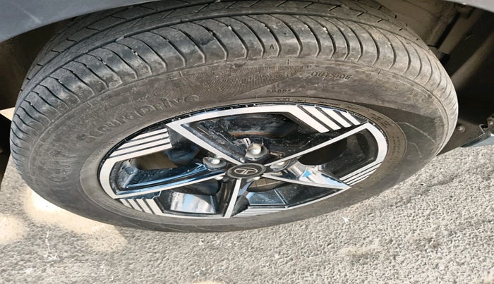 2025 Tata NEXON Creative Plus S CNG, CNG, Manual, 15,123 km, tyre