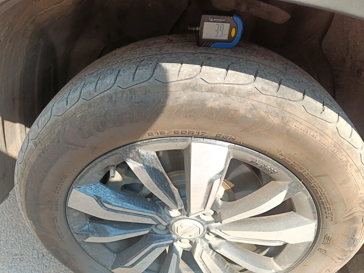 2020 MG HECTOR PLUS SHARP 1.5 PETROL TURBO DCT 6-STR, Petrol, Automatic, 1,75,000 km, tyre
