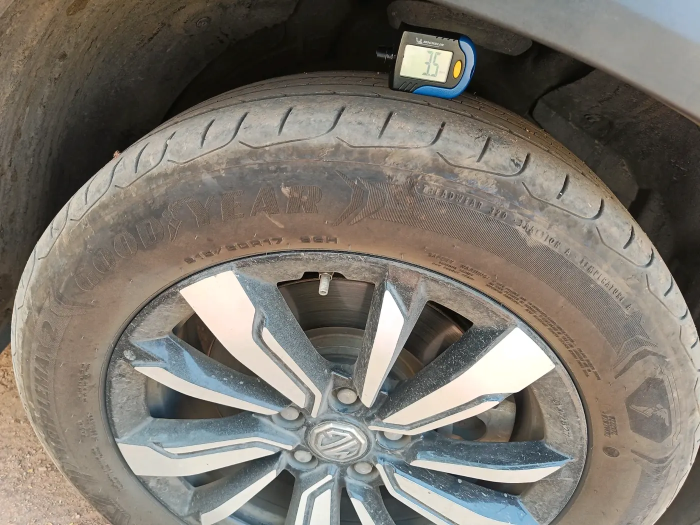 2020 MG HECTOR PLUS SHARP 1.5 PETROL TURBO DCT 6-STR, Petrol, Automatic, 1,75,000 km, tyre