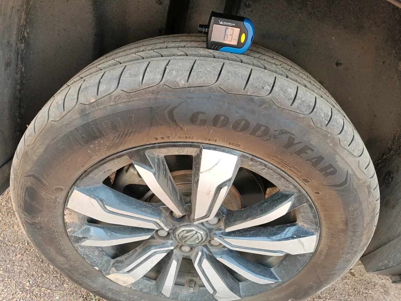2020 MG HECTOR PLUS SHARP 1.5 PETROL TURBO DCT 6-STR, Petrol, Automatic, 1,75,000 km, tyre