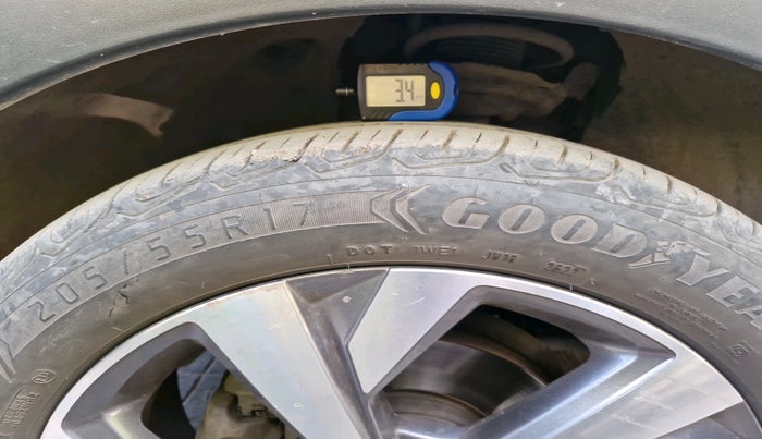 2022 Volkswagen TAIGUN TOPLINE 1.0 TSI AT, Petrol, Automatic, 27,944 km, tyre