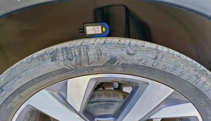 2022 Volkswagen TAIGUN TOPLINE 1.0 TSI AT, Petrol, Automatic, 27,944 km, tyre